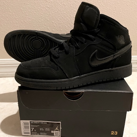 Slightly Used Air Jordan 1 Mid (GS) 7Y 2020 - Picture 1 of 3